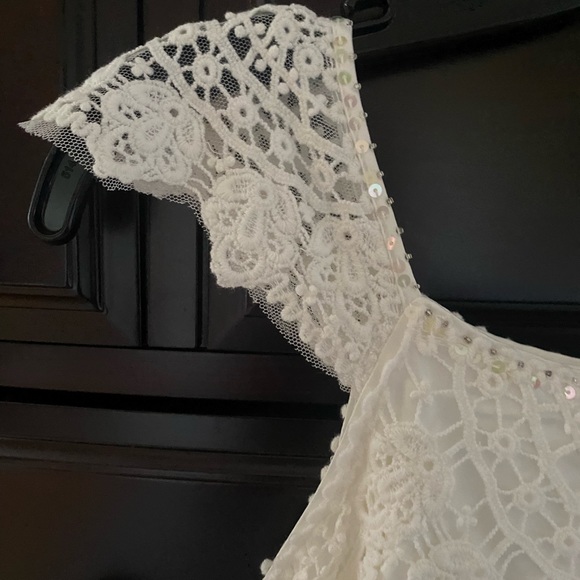 Beautiful white fancy dress. Delicate sequin and tool. Floor length. - Picture 4 of 7